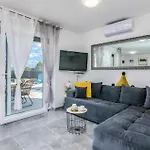 Beautiful In Apartment *