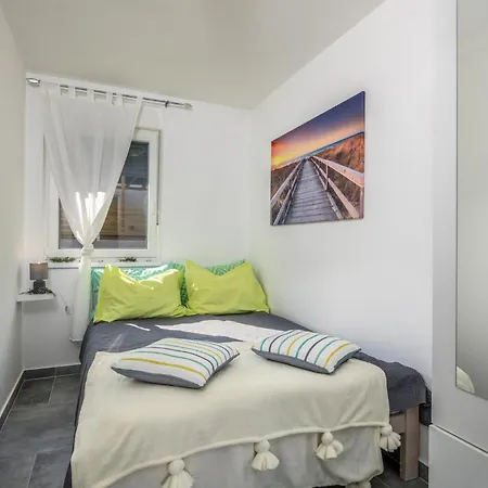 Apartament 2 Bedroom Awesome In *