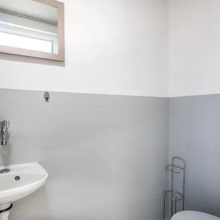 Apartament 2 Bedroom Awesome In Čižići