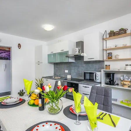 2 Bedroom Awesome In Čižići