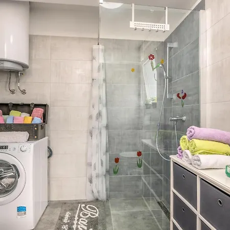 2 Bedroom Awesome In *