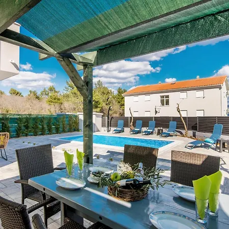 Apartament 2 Bedroom Awesome In