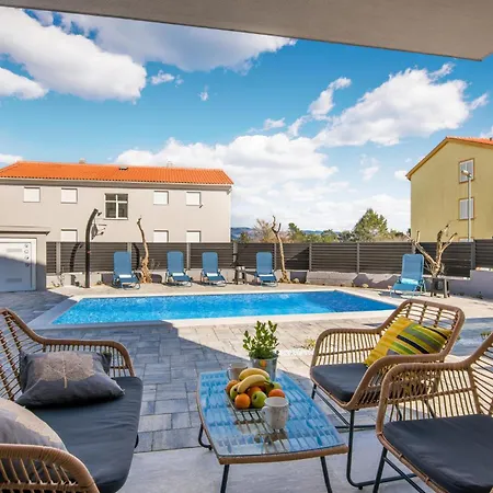 2 Bedroom Awesome In Čižići