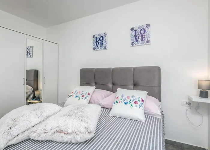 2 Bedroom Awesome In Lejlighed