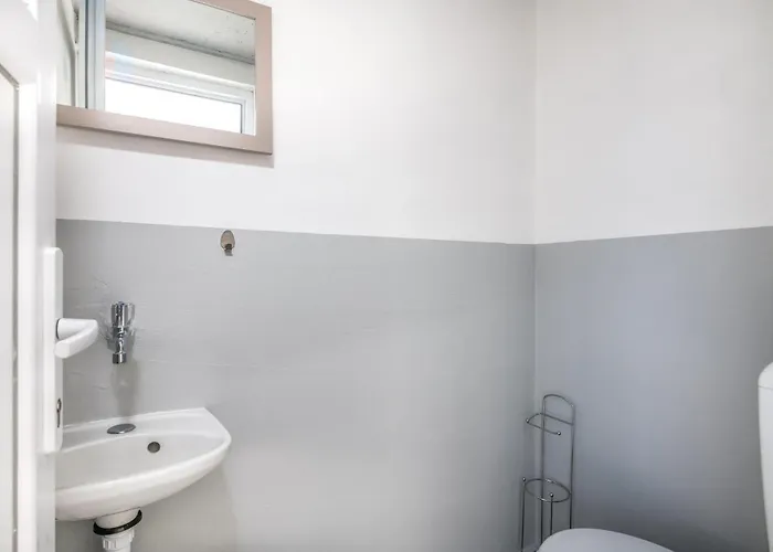 Lejlighed 2 Bedroom Awesome In Čižići