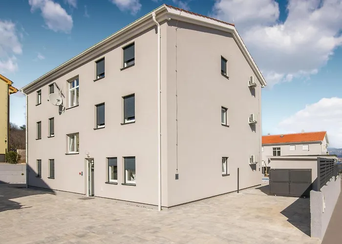 2 Bedroom Awesome In Lejlighed Čižići