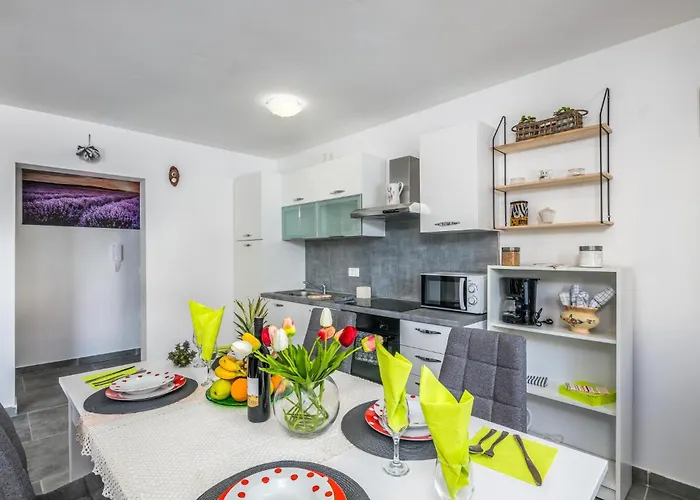 2 Bedroom Awesome In Čižići