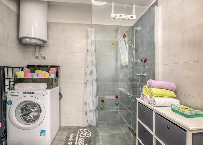 2 Bedroom Awesome In *