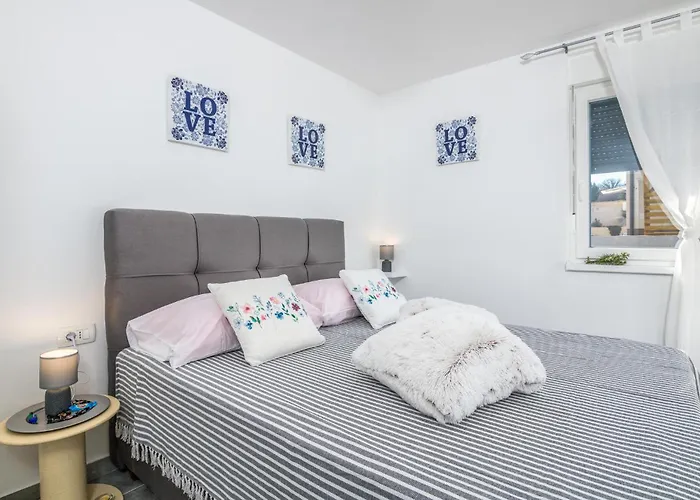 2 Bedroom Awesome In * Čižići